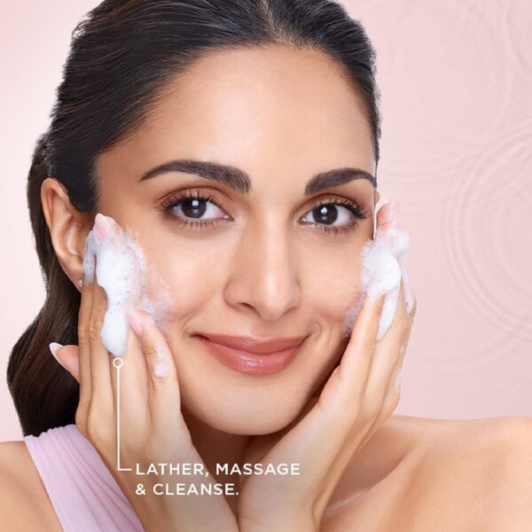 POND'S Bright Beauty Spot-less Glow Face Wash 100g - Image 2