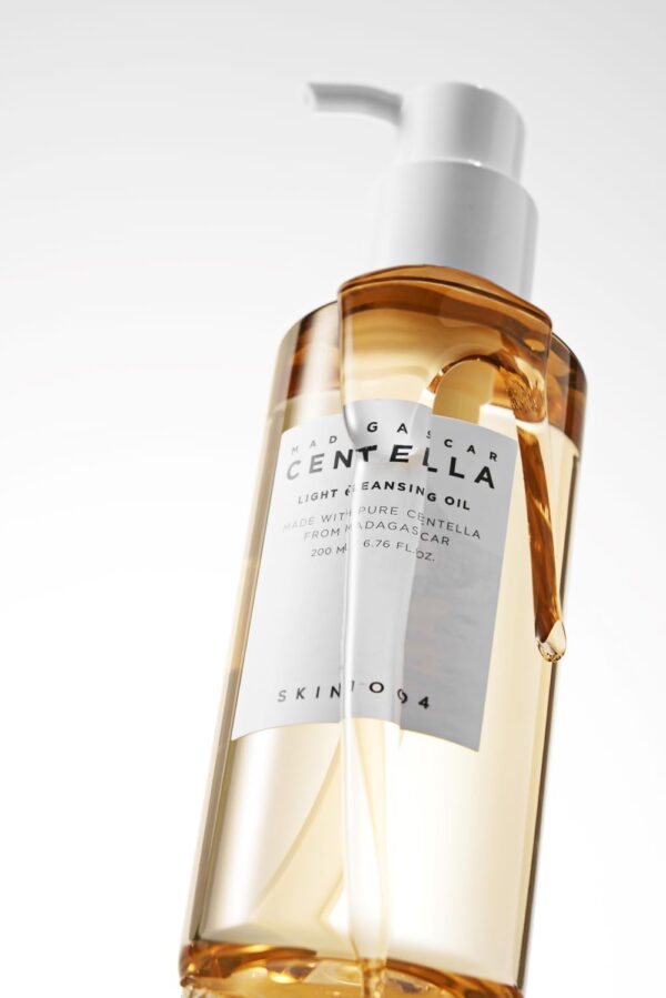 SKIN1004 Madagascar Centella Light Cleansing Oil 200ml - Image 5