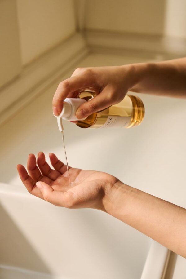 SKIN1004 Madagascar Centella Light Cleansing Oil 200ml - Image 8