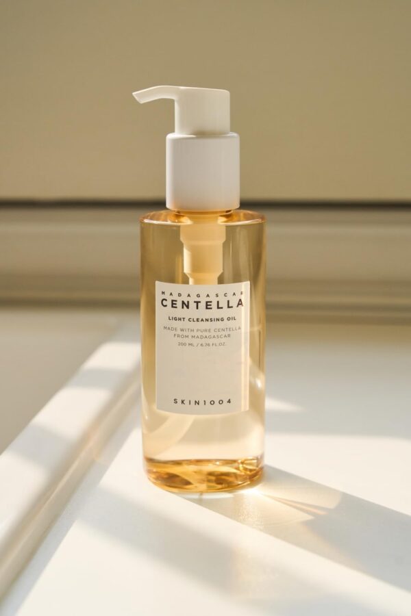 SKIN1004 Madagascar Centella Light Cleansing Oil 200ml - Image 4
