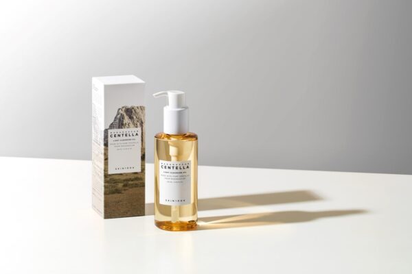 SKIN1004 Madagascar Centella Light Cleansing Oil 200ml - Image 3