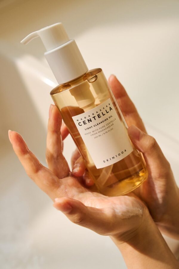 SKIN1004 Madagascar Centella Light Cleansing Oil 200ml - Image 2